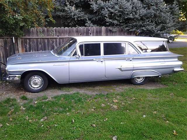 1960 Chevrolet Wagon Photo