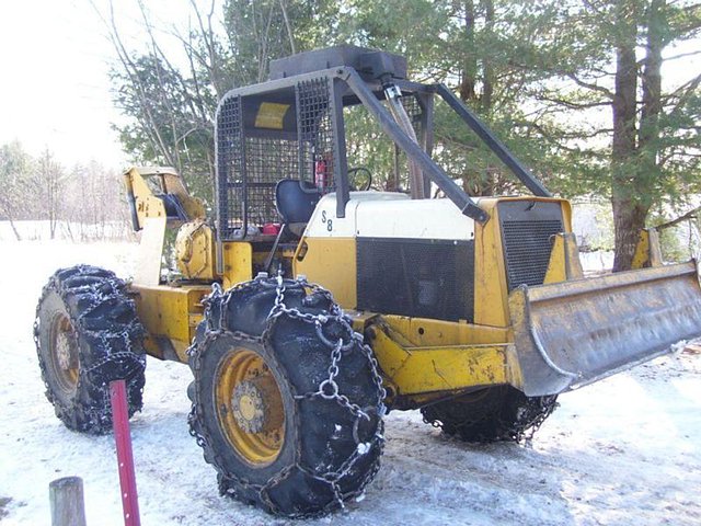 INTERNATIONAL S8 LOG SKIDDER Photo