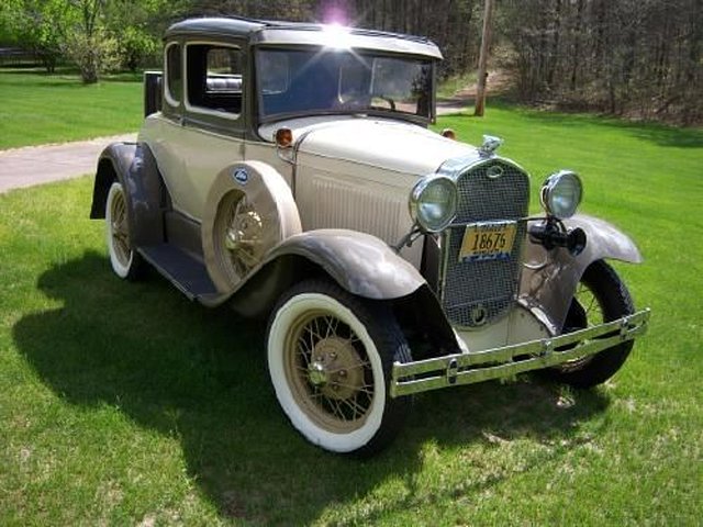 1930 Ford Model A Deluxe Photo