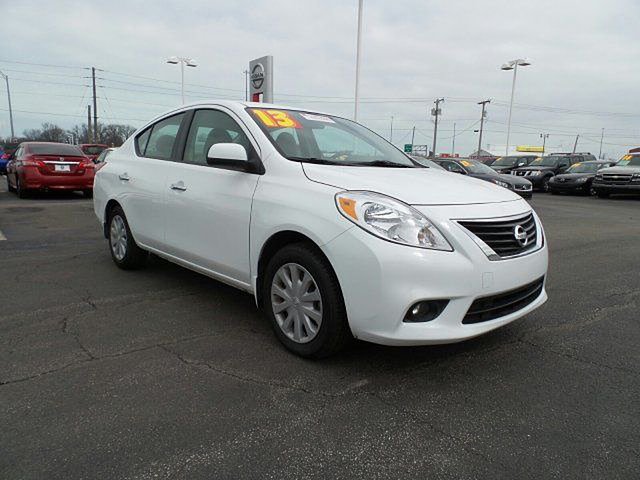 2013 Nissan Versa Photo