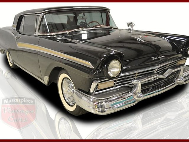 1957 Ford Fairlane 500 Photo