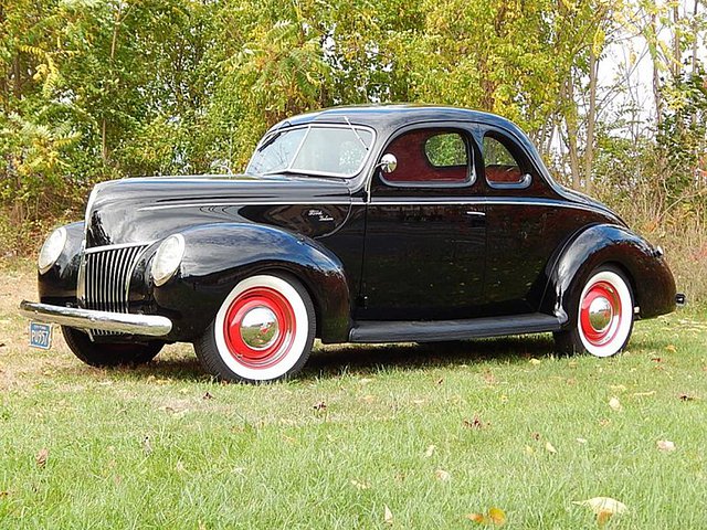 1939 Ford Deluxe Photo