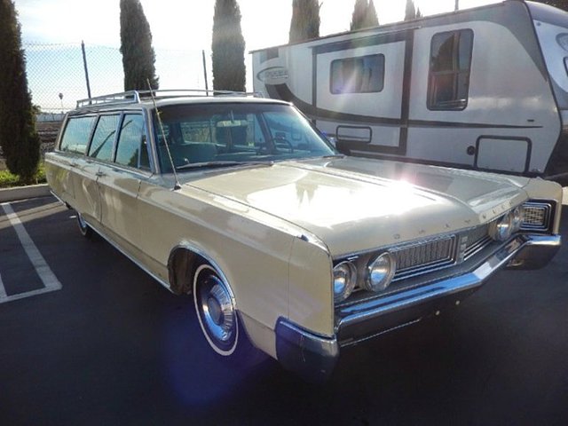 1967 Chrysler Town & Country Photo