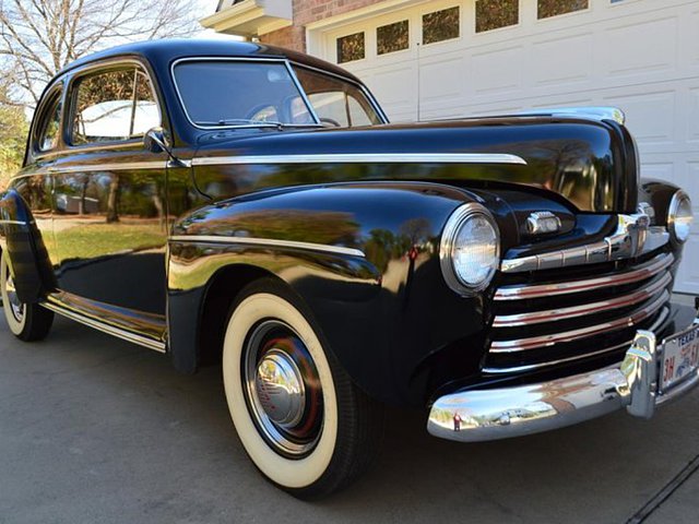 1946 Ford Super Deluxe Photo