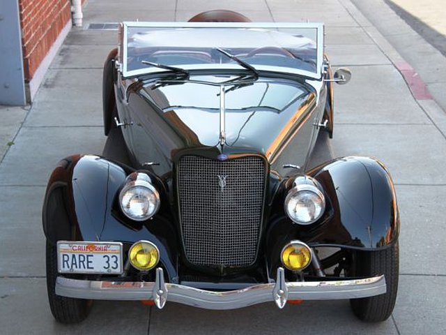 1933 Ford Deluxe Photo