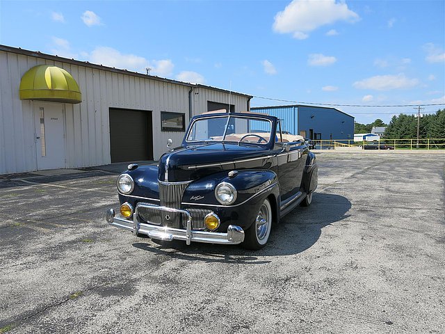 1941 Ford Super Deluxe Photo